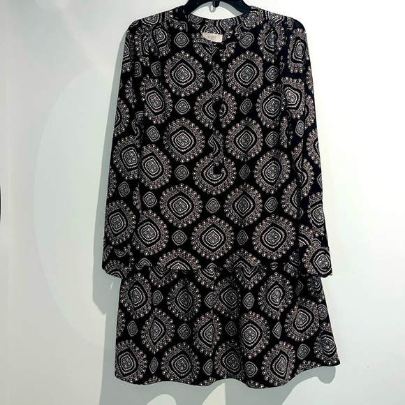 LOFT Dresses & Skirts - LOFT black pink white tan floral paisley dress. Size small.